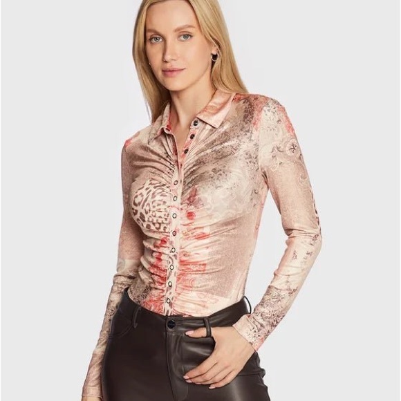 Guess long sleeve snap front shirred shirt. - Picture 1 of 7